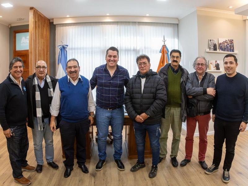 Ex trabajadores de YPF fueron recibidos por el Intendente Martin Prez