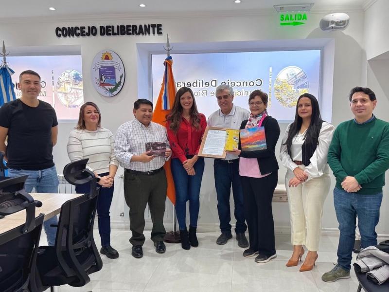 Concejales brindaron un reconocimiento a Adrin Fernndez por su obra literaria