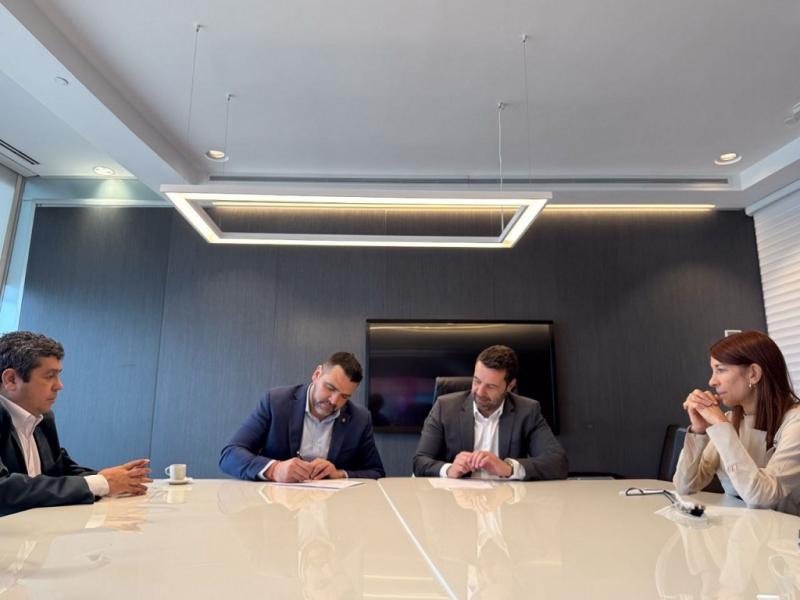 La Municipalidad de Ushuaia firm un convenio con Banco Macro para lanzar la Comunidad +U 