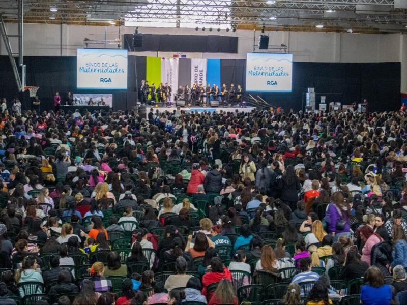 Martin Prez y ms de 3.000 vecinas celebraron el Da de las Maternidades 