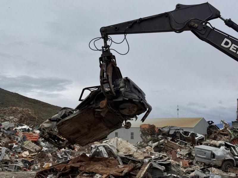Avanza la compactación de vehículos chatarra para recuperar espacios y reducir la contaminación