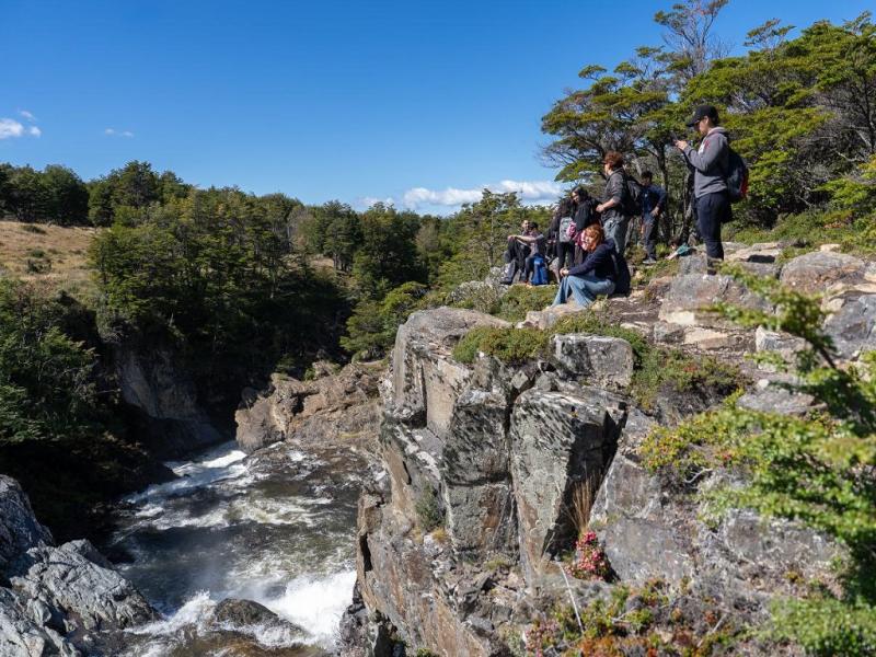 M�s de 100 j�venes participaron del primer recorrido interprovincial a Puerto Almanza 