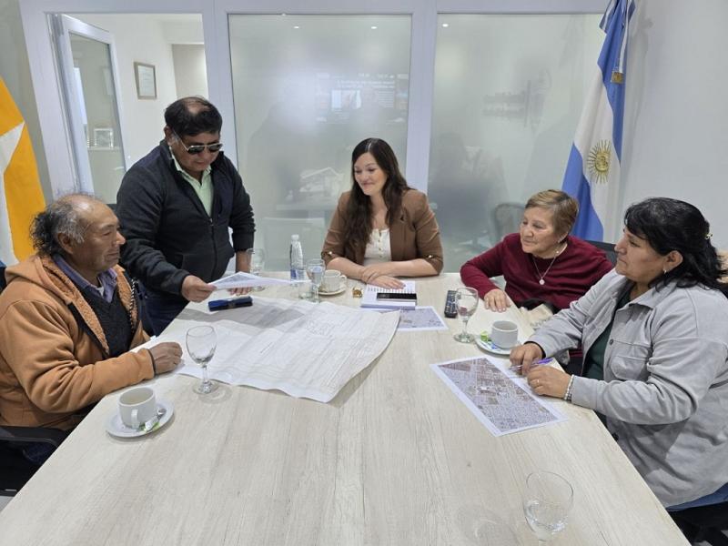 Zamora destac� el trabajo del Centro de Residentes Juje�os y acompa�� la ampliaci�n de su espacio