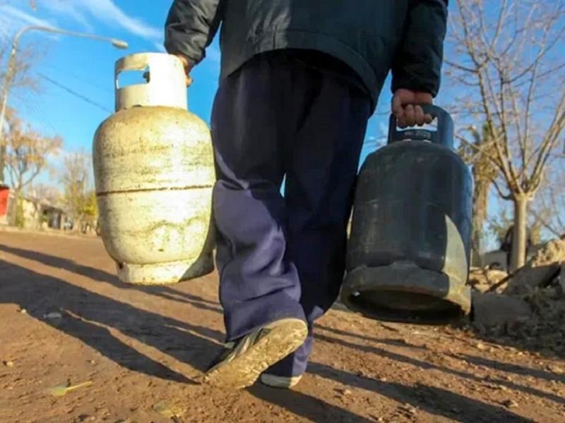 Evoluci�n de la pol�tica de hidrocarburos y el gas envasado: �del derecho social al ajuste fiscal?