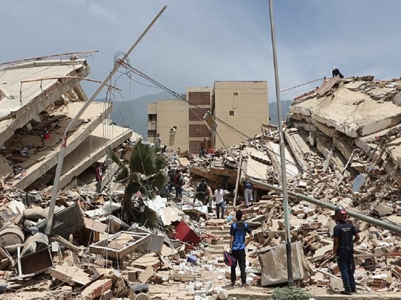 El Gobierno venezolano elev� a 920 la cifra de muertos por el doble terremoto