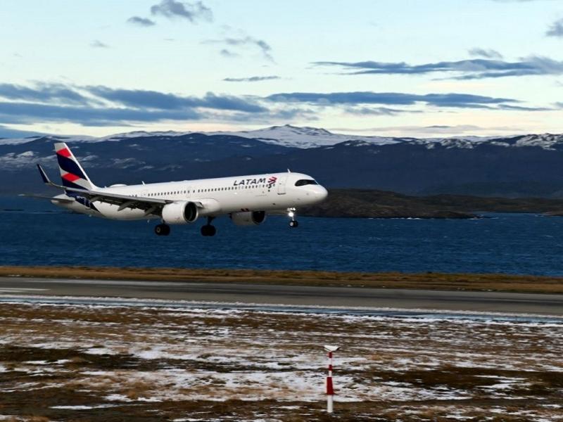 LATAM Airlines Brasil concretó su primer vuelo directo a Ushuaia