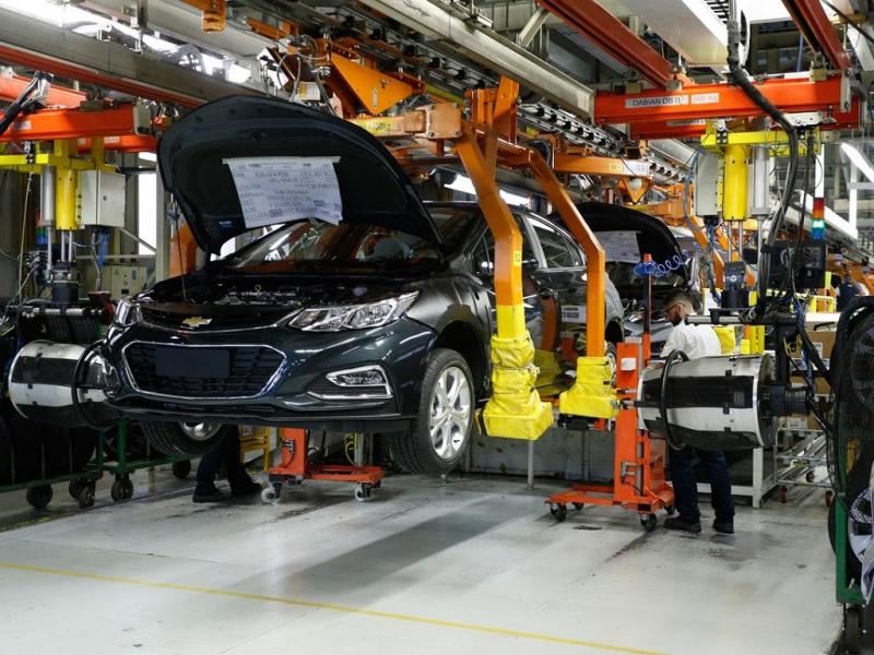 Durante junio cay� la producci�n y las exportaciones de la industria automotriz  