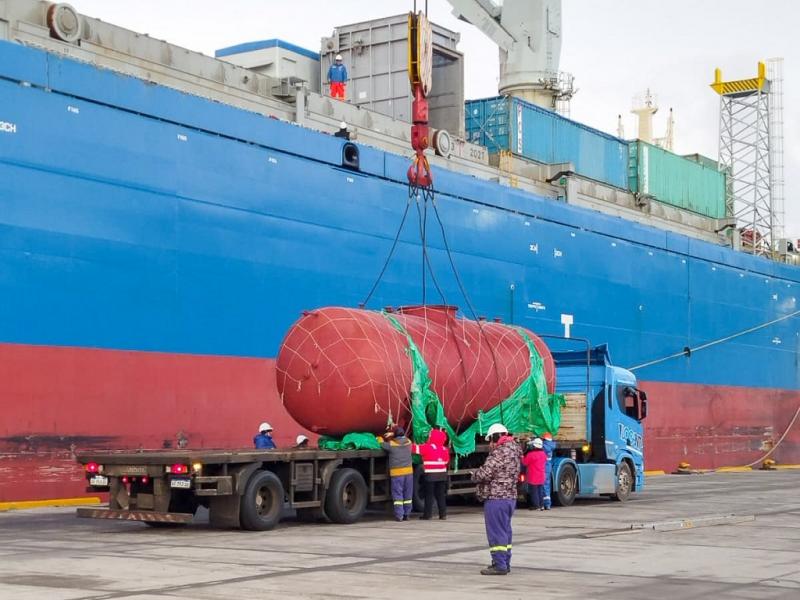 Comenzó el operativo de descarga y transporte del equipamiento para la nueva usina de Ushuaia