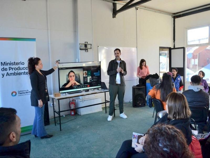 175 emprendedores y productores participan de la instancia provincial Crecer con Identidad 