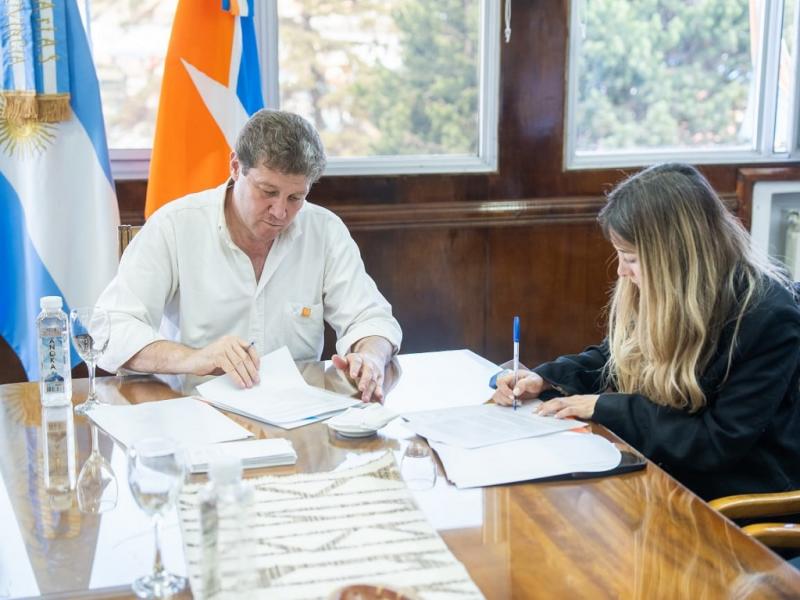 Melella firm� con el FAMP el acuerdo para incrementar la capacidad de producci�n de agua potable de Ushuaia 