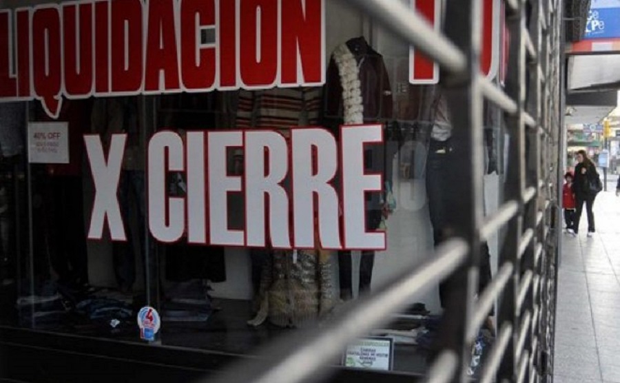 En la ciudad de Buenos Aires, la zona ms afectada por el cierre de locales comerciales fue Las Caitas, con 38 locales, seguida por Puerto Madero (36), el centro porteo (35) y Belgrano (18).