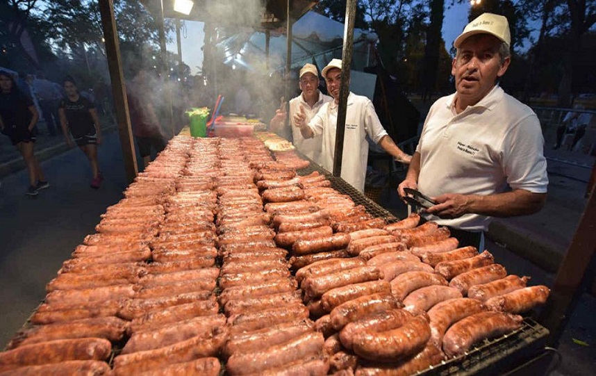 La sexta edicin del Festival Mundial del Choripn cont con la participacin de ms de 60 puestos de venta, se desarroll en el parque Sarmiento y asistieron ms de 60 mil personas durante el viernes, sbado y domingo.