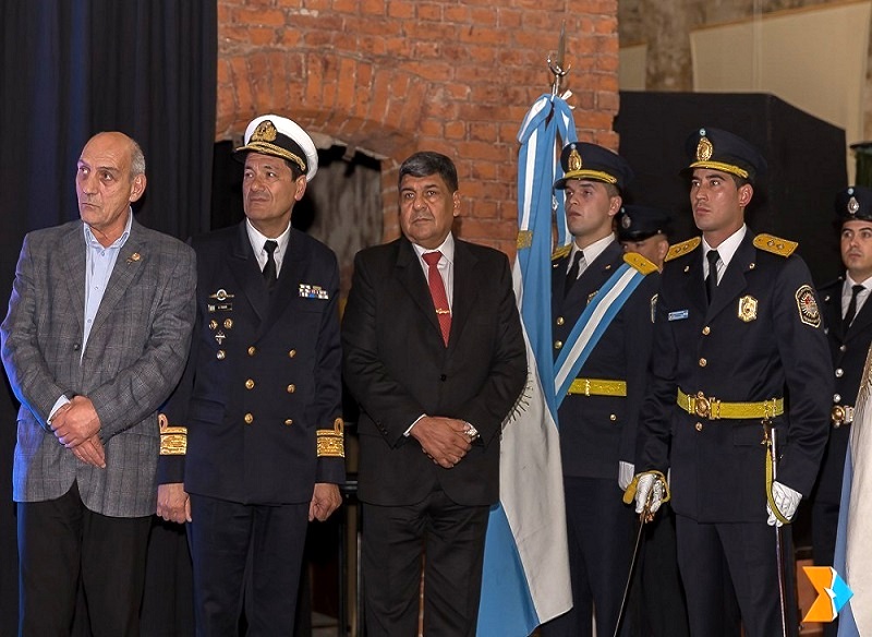 Hoy es un da de reflexin, no necesitamos cerrarlas, porque cuando cerramos una base es un pedazo de soberana que pierde la Provincia y la Nacin; tenemos que fortalecer las bases que tenemos, an ms, remarc Arcando.