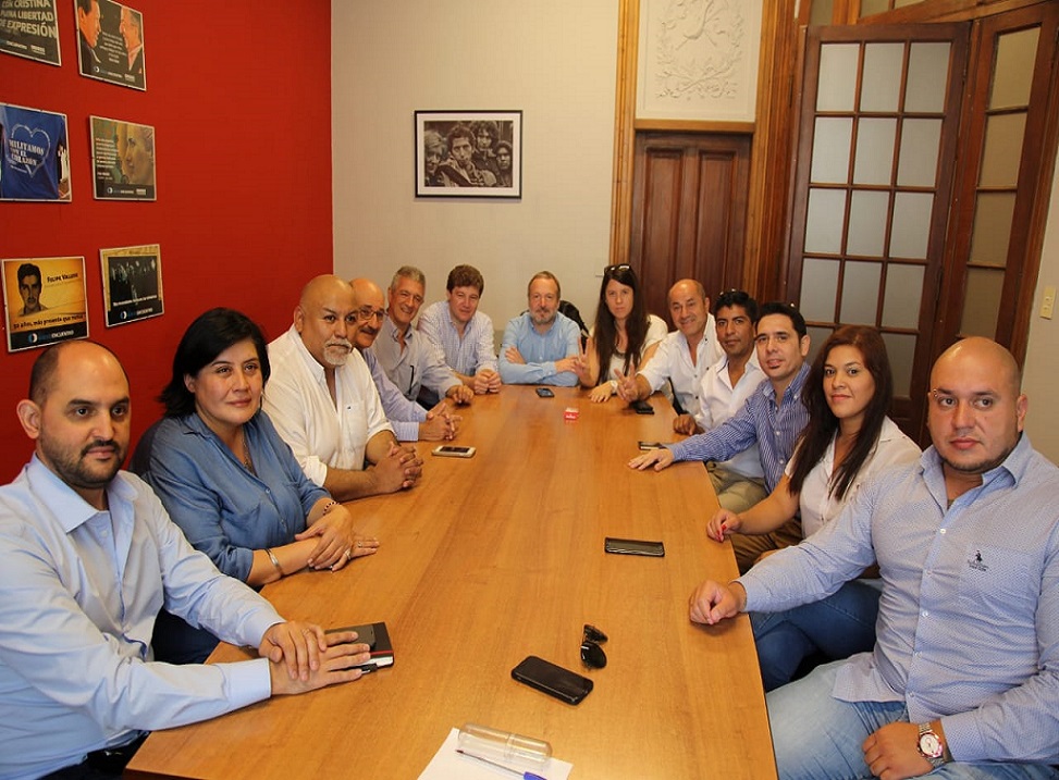 Queremos, deseamos y soamos vivir mejor; recuperar el pas que tenamos y enfrentar al adversario que es la derecha, el neoliberalismo, la pobreza, el desempleo; todo lo que encarna hoy Mauricio Macri, dijo Gustavo Melella.
