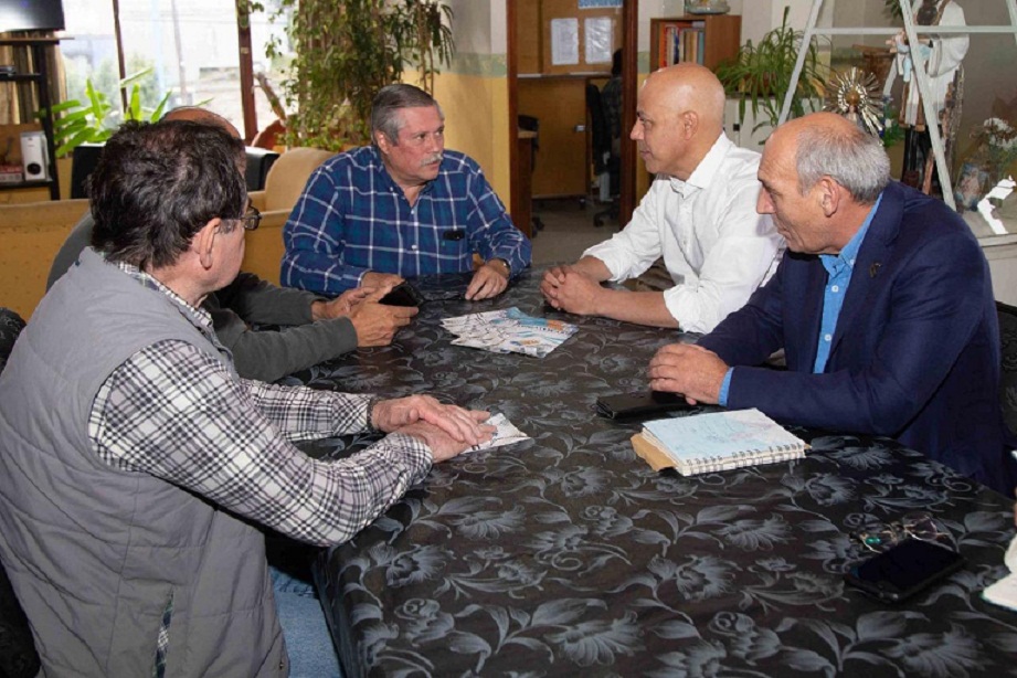Nos reunimos para trabajar en las necesidades de la organizacin, hay varias cosas que hacemos directamente desde la provincia y otras en las que coordinamos con la ciudad de Ushuaia, dijo Juan DAngelo.