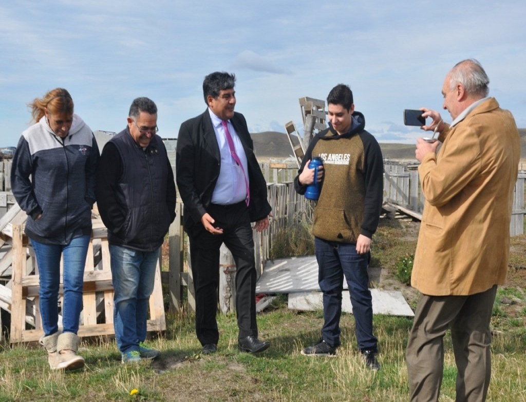 Estamos muy agradecidos y sorprendidos por la visita que nos hizo el Vicegobernador, l recorri la chacra y le pudimos mostrar lo que producimos, Porfirio Aldave, Combatiente de la Guerra de Malvinas, y dueo de la Chacra 2 de Abril.  