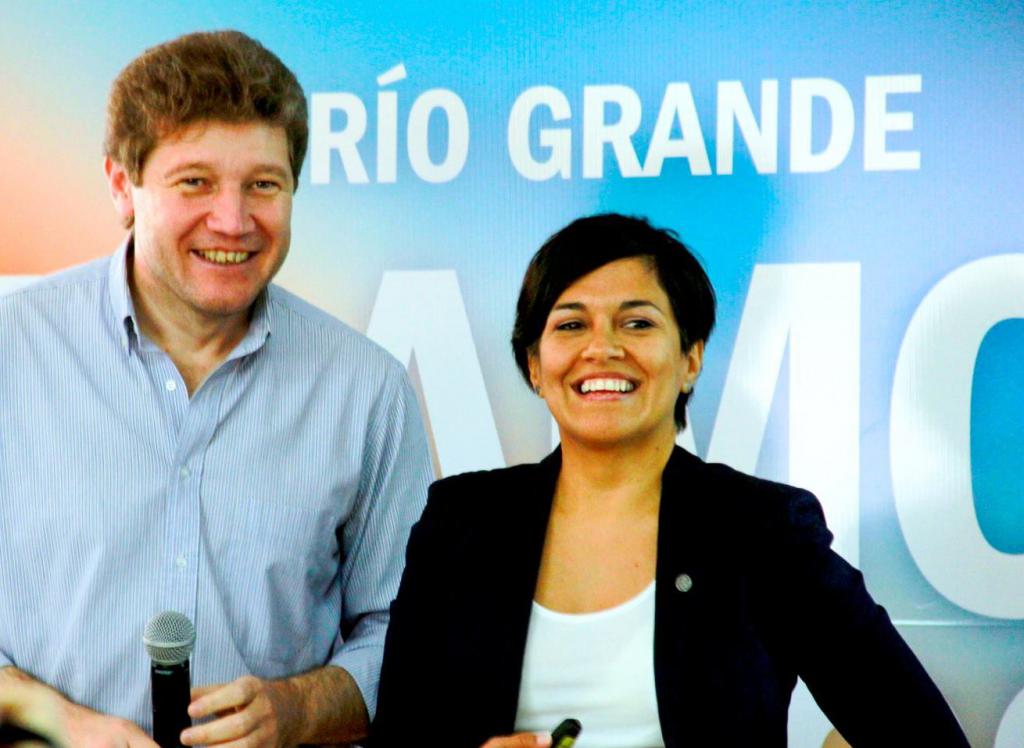 Nosotros pertenecemos a un espacio poltico que lidera Gustavo Melella y que, adems, tiene una pertenencia a nivel nacional. Vamos a profundizar este proyecto y promoverlo tambin a nivel provincial, remarc Anala Cubino. 
