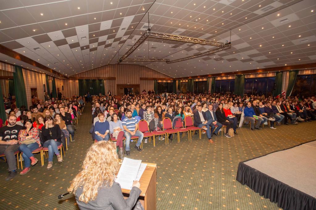 El historiador lleg a Tierra del Fuego invitado por la Secretara de Cultura, que depende del Ministerio Jefatura de Gabinete y fue declarado husped de honor por la Gobernadora Rosana Bertone. 
