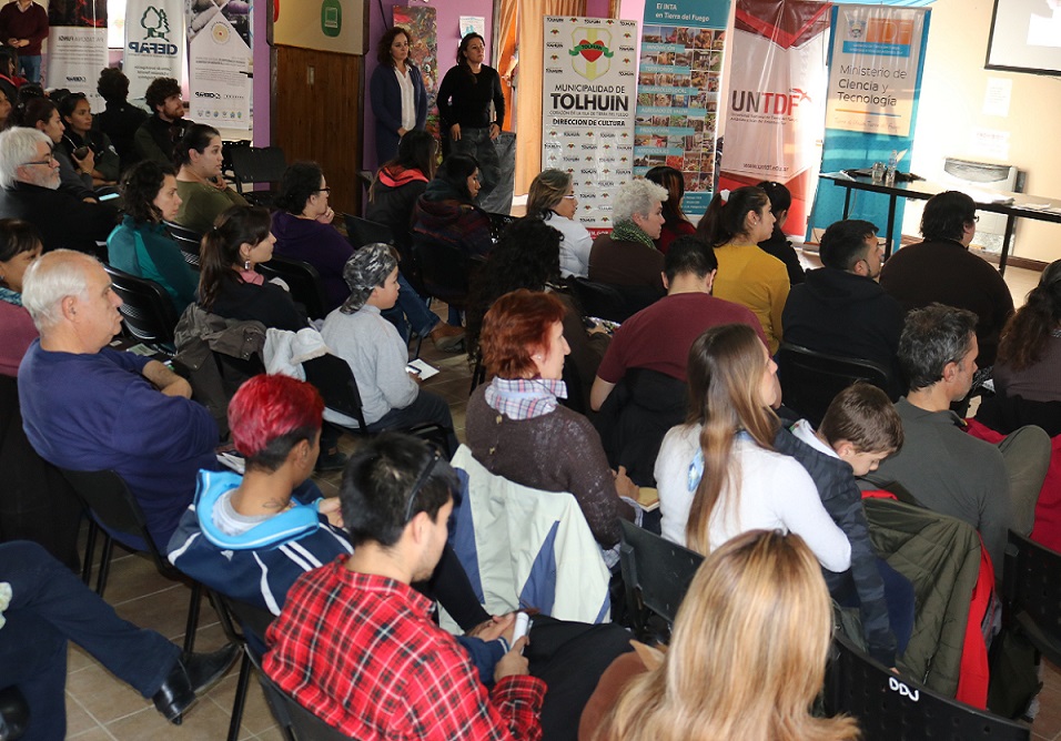En la ciudad de Tolhuin, sede del CIEFAP, la capacitacin abierta se brind en la Casa de la Cultura, con ms de 70 participantes.