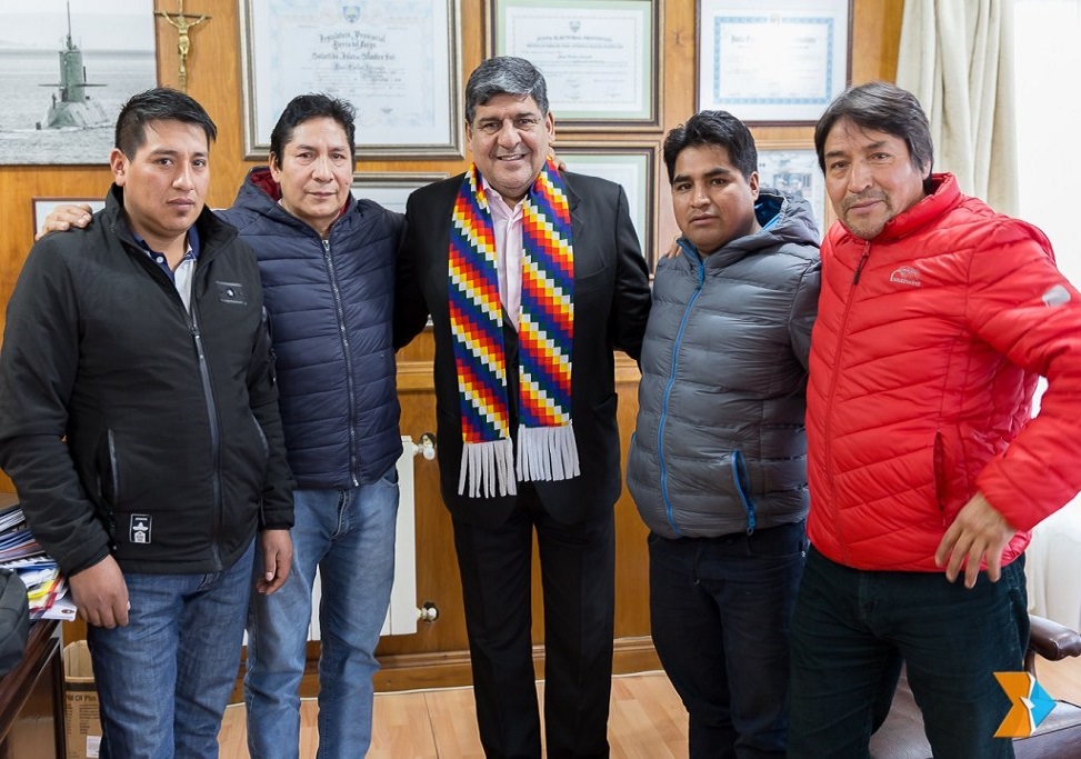 El Vicegobernador Juan Carlos Arcando siempre ha estado comprometido con nosotros, la verdad que le agradecemos, desde toda la colectividad boliviana, por ese gesto que tiene con nosotros, dijo Luis Quiroga. 