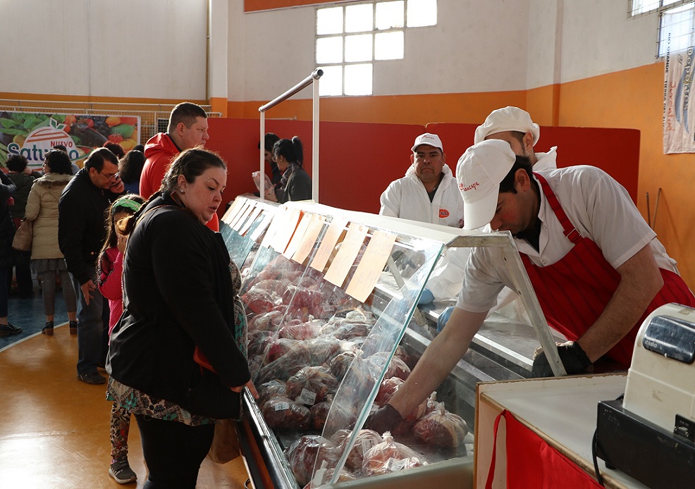 Los cortes de carne fue lo primero que se termin mientras que esta vez los puestos de frutas y verduras pudieron garantizar una buena cantidad de mercadera, dijo Javier Calisaya.