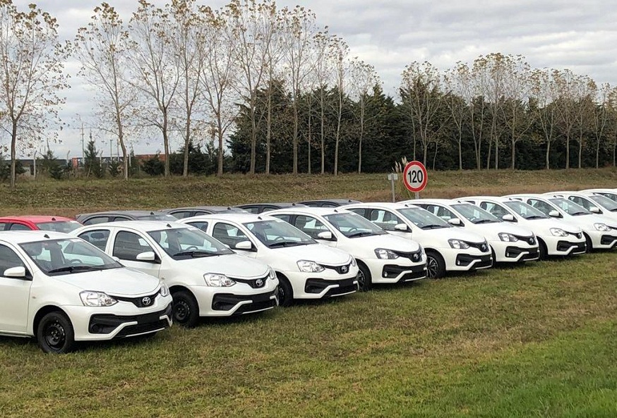 La inversin total fue de 40 millones de pesos, incluidos los gastos de traslado, patentamiento y equipamiento exterior e interior de los vehculos. 