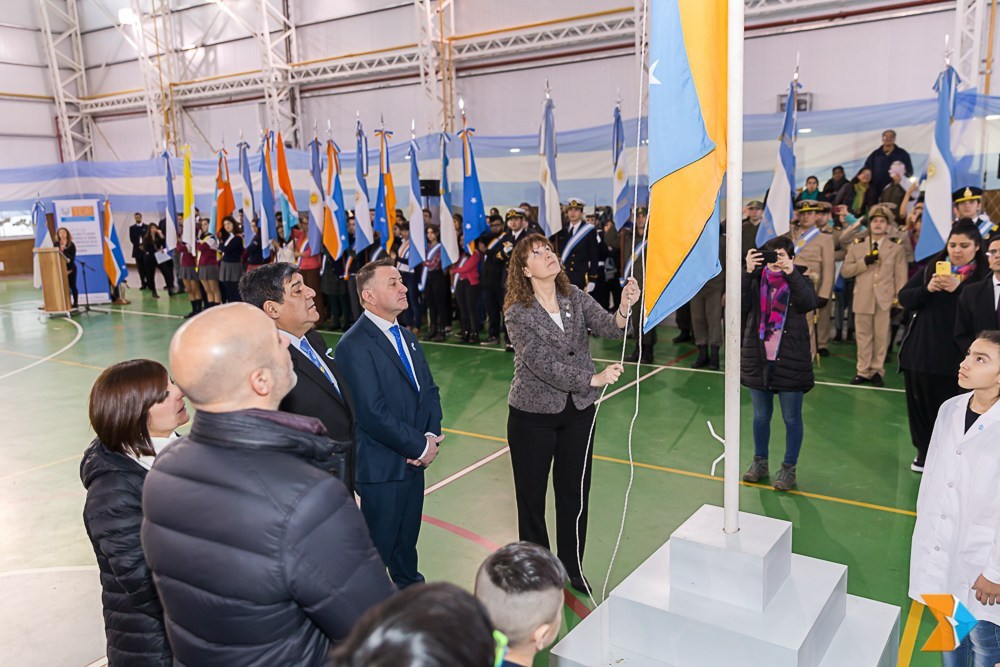 Cada da que pasa, la figura de este gran patriota se agiganta ms y ms. Hoy, en nuestro amado fin del mundo, lo recordamos como lo hacemos cada da de nuestra vida al ver nuestra bandera, dijo Juan Carlos Arcando.