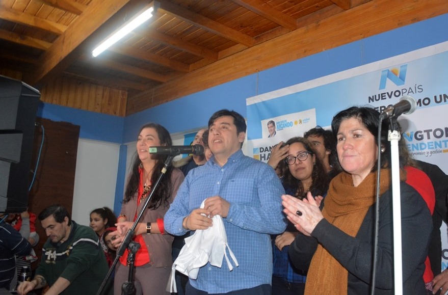 Cerca de las 21 de ayer, y cuando el recuento provisorio oficial tena escrutada 6 de las 15 mesas electorales, Harrington anunci su triunfo y casi de manera simultnea Queno reconoca su derrota. Foto: jcanoticias.com.ar.