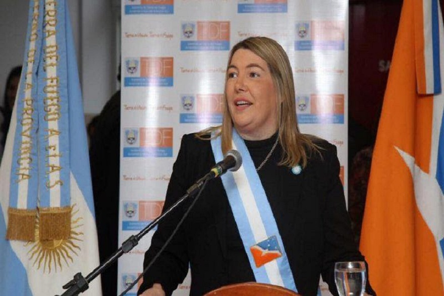 No queda claro cules sern los beneficios concretos para nuestro pas, pero s queda claro cules seran los perjuicios para nuestra industria y el trabajo argentino, sostuvo la Gobernadora de Tierra del Fuego.