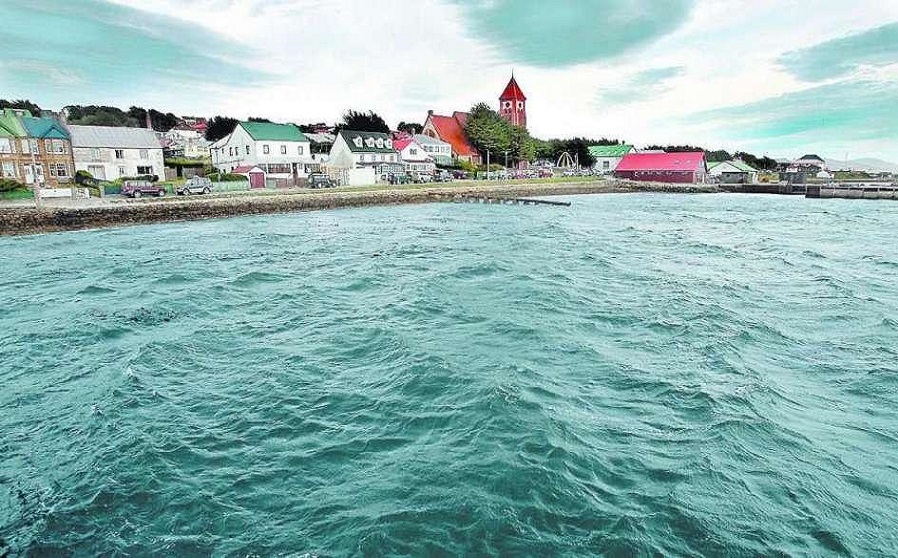 Argello solicit a la Subsecretara pertinente que tenga a bien informar si efectivamente el vuelo inaugural del servicio areo adicional a las Islas Malvinas ser llevado a cabo el 6 de noviembre prximo.