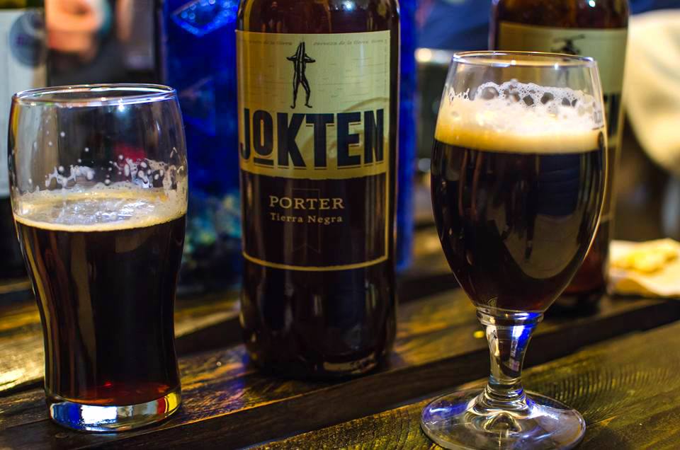 En la ciudad de Ro Grande, la cervecera artesanal fueguina Jokten comenz su produccin en el ao 2013. Expenden cervezas Dorada del Sur, Tierra Negra, Indian Black, Honey, IPA y Vuar.