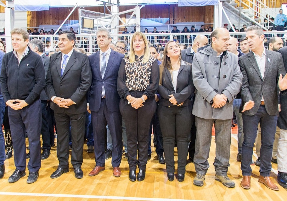 En las palabras de los Legisladores, se mostraron variados recuerdos de tiempos pasados y expectativas en el crecimiento industrial de la ciudad norte como el resto de Tierra del Fuego. 