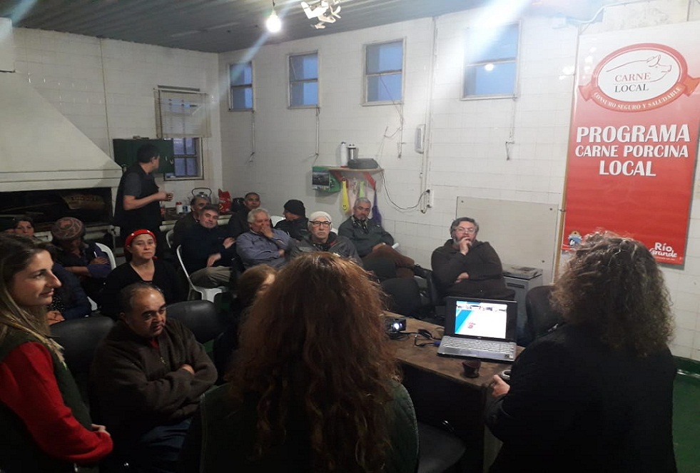 En lo que respecta a bovinos, se faena el 80% de todo lo que se produce en la provincia. Tenemos una participacin del 20% en ovinos y en lo que tiene que ver con los cerdos nos hemos convertido en la nica planta habilitada, destac Emiliano Olmedo.