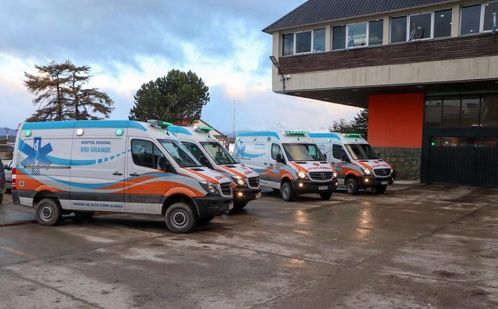 Hoy, adems de contar con 29 vehculos funcionales, 11 son doble traccin (5 Mercedes Benz y 6 Ford 4000), adems de la UTV, el vehculo ligero que funciona en el Centro Asistencial de Tolhuin.