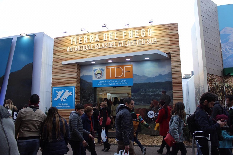 16 estudiantes fueguinos que participan del programa Redescubr tu provincia, convertite en el embajador del Fin del Mundo sern parte de los equipos de  promocin de  Tierra del Fuego.