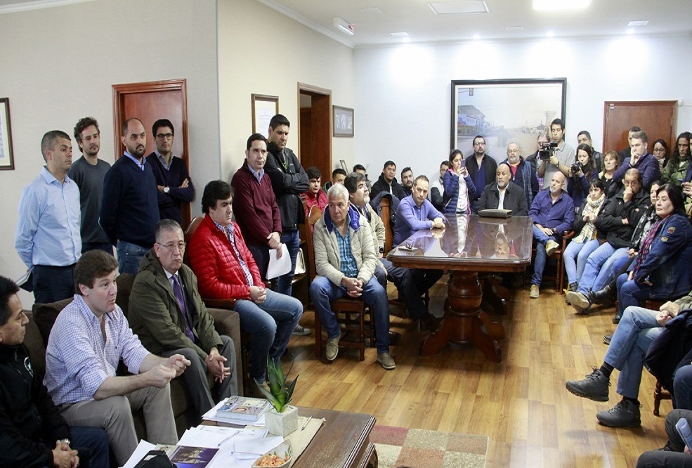 La causa Malvinas es irrenunciable y vamos a seguir en la lucha por la defensa de la soberana de nuestras Islas, afirm el Gobernador electo de Tierra del Fuego. 
