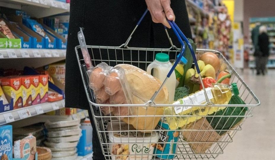 La medida buscara bajar los precios de los alimentos esenciales como pan, leche, aceite, arroz, harinas, polenta, rebozador y pan rallado, yerba, mate cocido y t, conservas de frutas, hortalizas y legumbres, yogures y azcar.