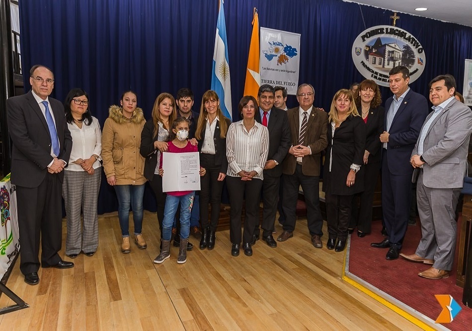 Liliana Pieiro destac que, desde Tierra del Fuego acompaamos a Amanda Gris Cruz de la comunidad de padres Tu aire mi esperanza FQ, encargada de juntar las planillas de todo el pas. 