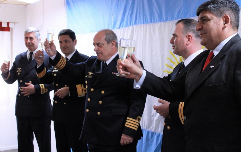 Como hombre de la Armada me siento muy orgulloso de acompaar el aniversario de esta Base Aeronaval que tiene mucha historia en la provincia de Tierra del Fuego, Antrtida e Islas del Atlntico Sur, destac Juan Carlos Arcando. 