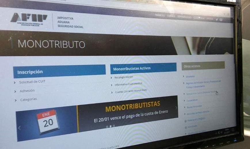 Los contribuyentes comprendidos en la categora A, con ingresos brutos de hasta $ 208.739,25 mensuales pagarn mensualmente $ 1.965,58 