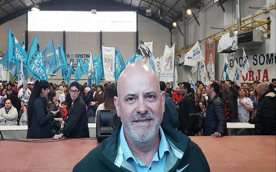 Hoy no tiene sentido aprobar un presupuesto y tampoco se quisieron presentar en Comisin los funcionarios del Gobierno actual. Eso demuestra parte del abandono del barco y dejar que las cosas fluyan, indic Daniel Rivarola.