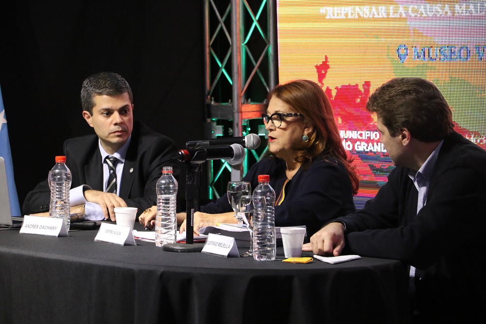 El desafo fue pensar Malvinas con acciones inteligentes que nos permitan cumplir con la clusula primera de la Constitucin, que es el reclamo imprescriptible de nuestra soberana, resalt Andrs Dachary.