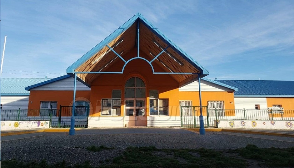 Es raro hablar de garantizar los 180 das de clases cuando hay establecimientos que no estn en funcionamiento como la Escuela Especial 2 en Ro Grande, que est hace 3 meses cerrada, remarc Anala Cubino.