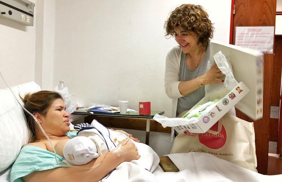 Nos llena de orgullo la labor de los especialistas que recibieron y acompaaron a estas dos familias, dijo la Ministra de Desarrollo Humano de la provincia, Vernica Gonzlez. 