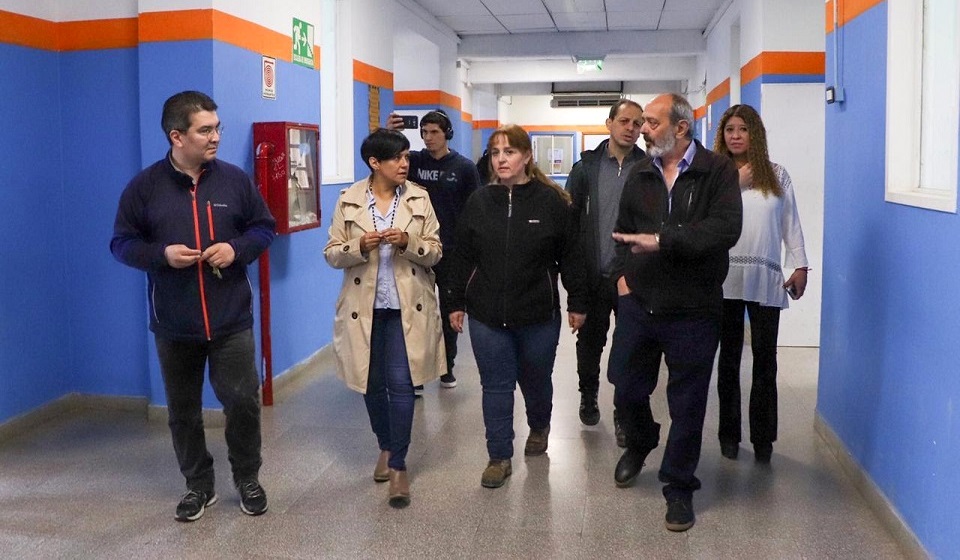 Ac hay un signo de que se han dejado de hacer los mantenimientos preventivos y eso compromete la seguridad, destac la Ministra de Educacin de Tierra del Fuego, Analia Cubino. 