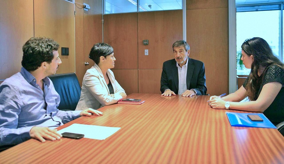 Destacamos y coincidimos en el rol fundamental que tienen la instituciones cientficas, la Universidad, el Instituto de Ciencias Polares, Ambiente y Recursos Naturales, y todos los actores de nuestro sistema provincial, indic Anala Cubino.