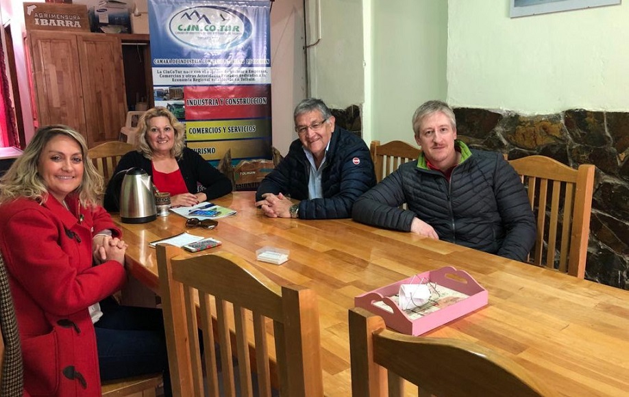 Estamos trabajando para reforzar la actividad turstica en la ciudad de Tolhuin y para eso es fundamental avanzar coordinadamente con el Municipio y con los distintos actores que estn vinculados al sector, dijo Stella Alazard.
