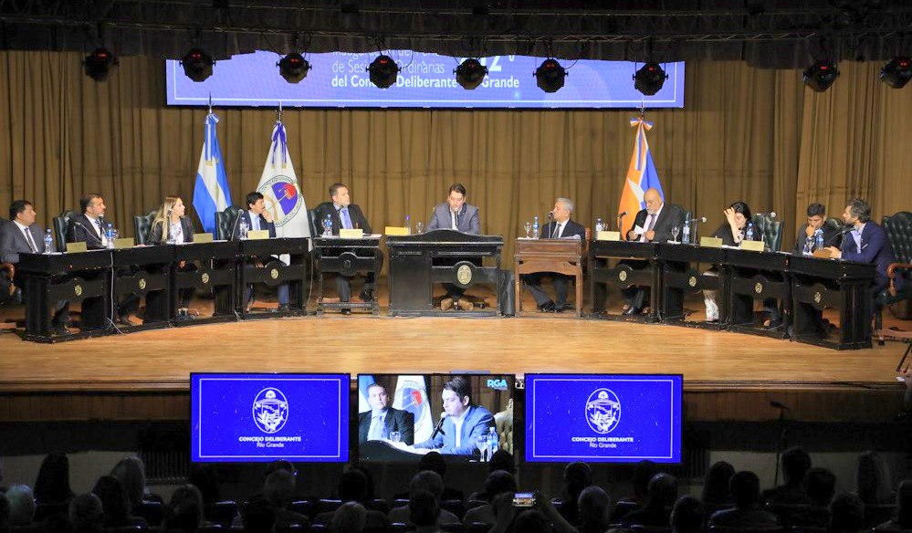 El discurso de Martn Prez estuvo centrado en la situacin en la que su gestin encontr la administracin, luego enunci las primeras medidas que se llevaron a cabo y los trabajos a mediano y largo plazo.