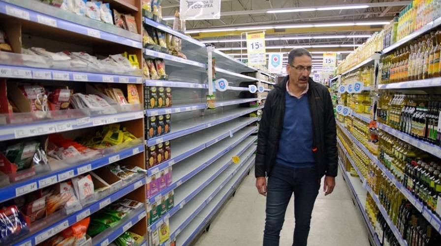 Durante los recorridos hablamos con los gerentes de los diferentes supermercados y nos confirmaron que los camiones ya pasaron las fronteras y continuarn trabajando de esa manera sin problemas, dijo Gustavo Rodrguez.