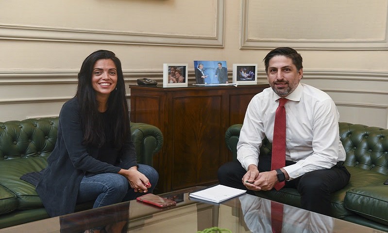 Hace ms de un mes, Educ.ar Sociedad del Estado y el Instituto Nacional de Educacin Tecnolgica (INET)-, en conjunto con el Ministerio de Cultura y el Museo Malvinas, comenzaron a fabricar mscaras de proteccin facial con impresoras 3D.   